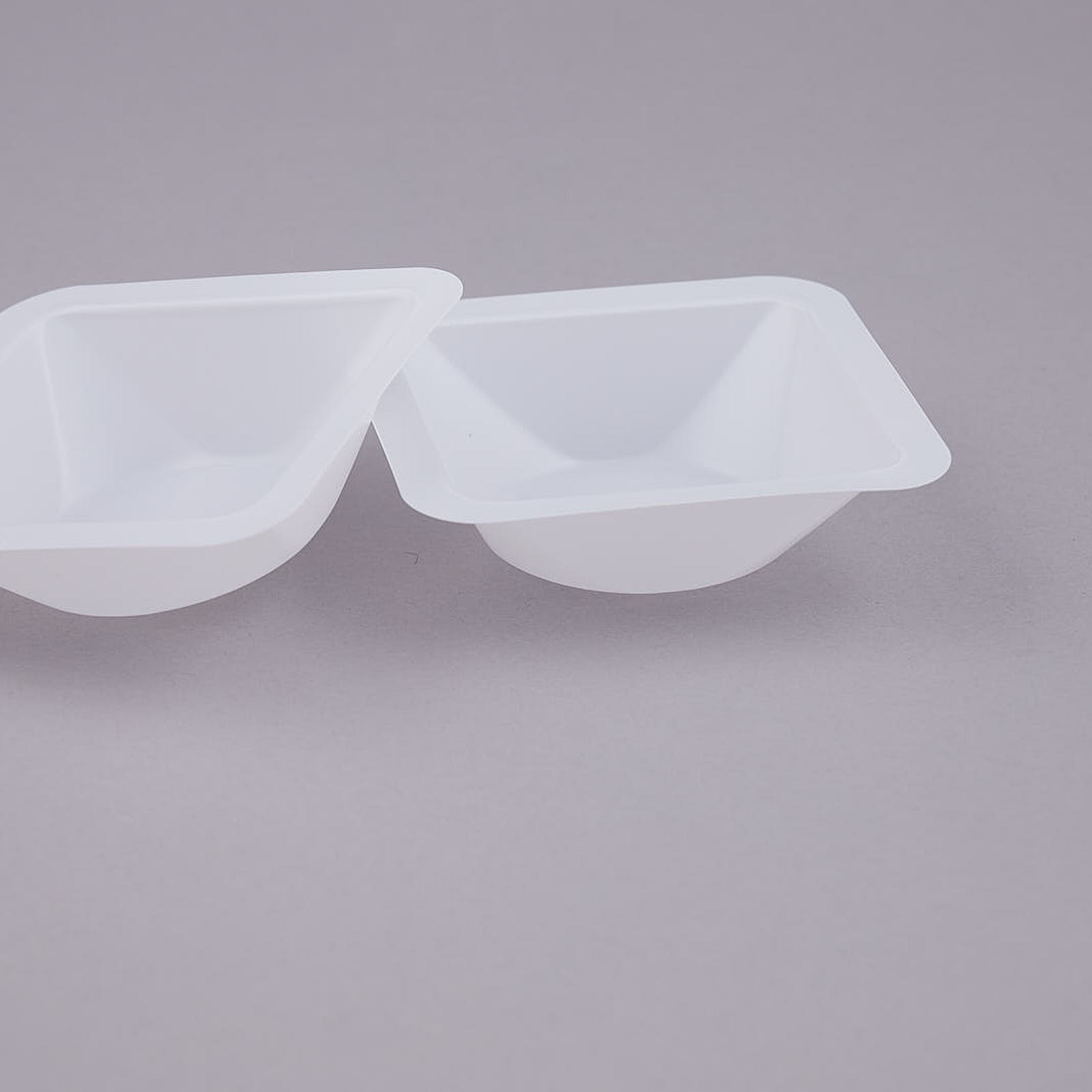 Weighing dishes PS 100 ml sqared white  89 x 89 x 25 mm